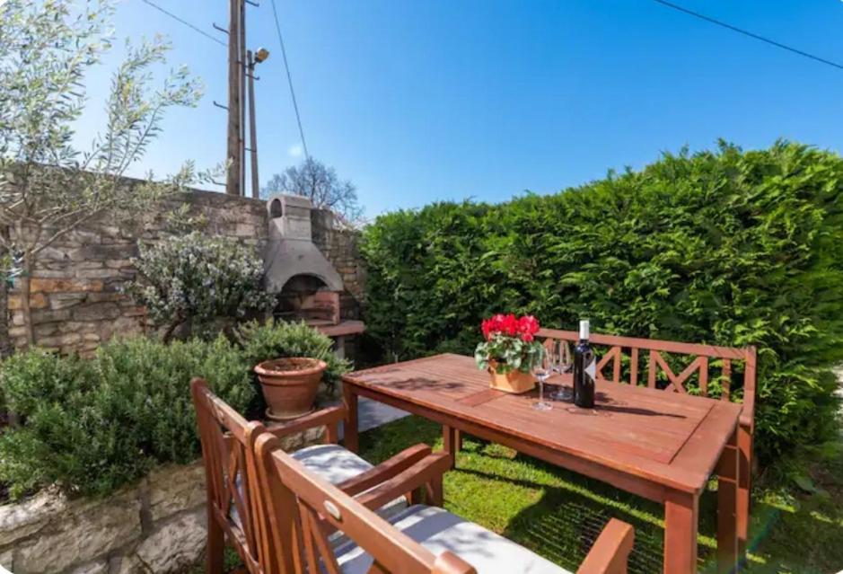 Apartment With Whirlpool And Bbq Near Porec Baderna Ngoại thất bức ảnh